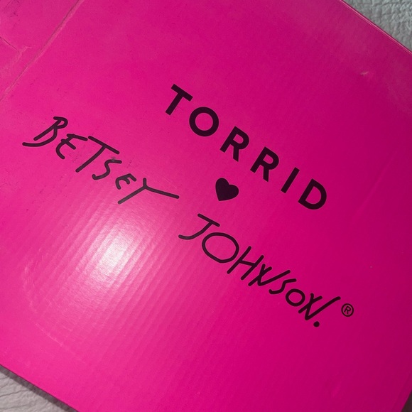 Torrid limited edition Betsy Johnson Leopard black studded Heels - Picture 2 of 7